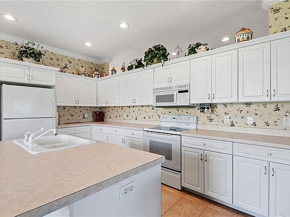 4th image of 1102 Shoreline Ln