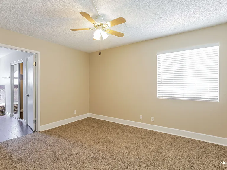 220 Coconut Grove Ct — Photo 12