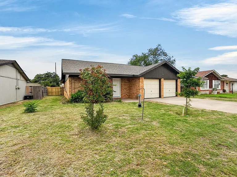 4427 Leddy Dr — Photo 4