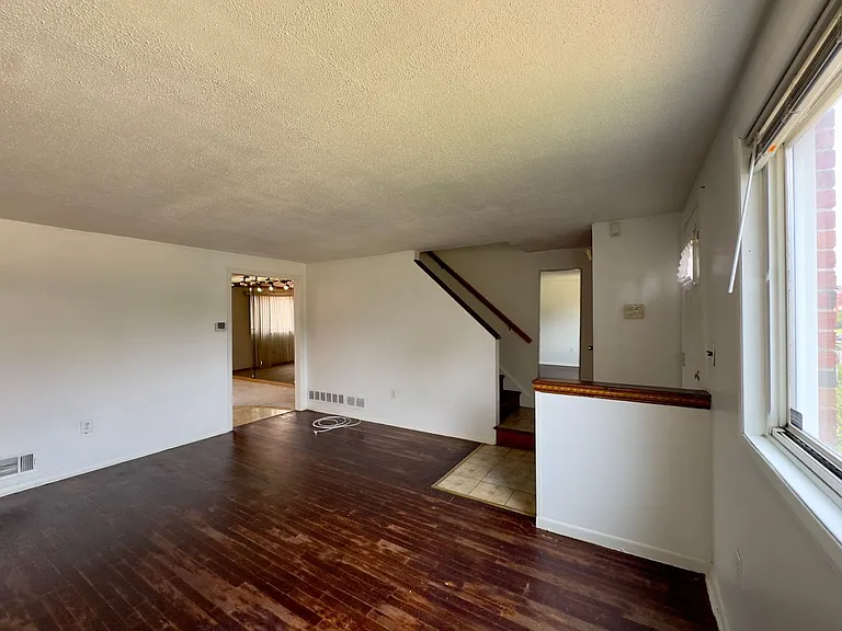 5731 Denwood Ave — Photo 3