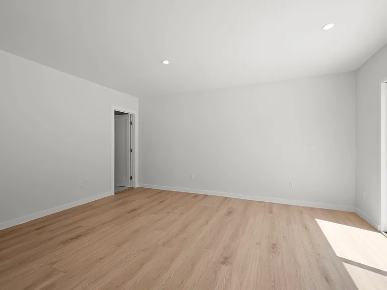 3611 Riviera Dr — Photo 49
