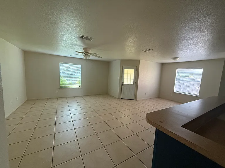 2103 Jennifer Dr #B — Photo 2