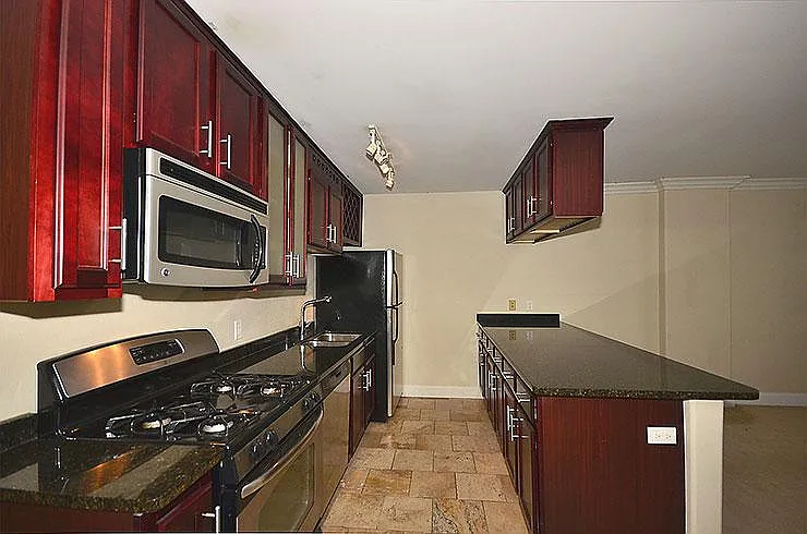 2 bed, 1050 sqft, $1,550 — Photo 2