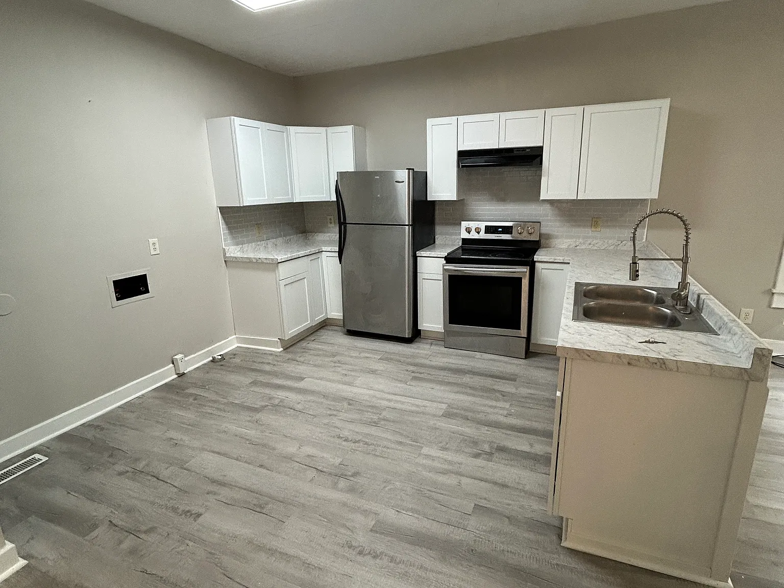 3 bed, $1,895 — Photo 4