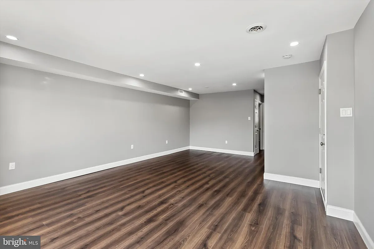 Building Photo - 296 Greenough St #2