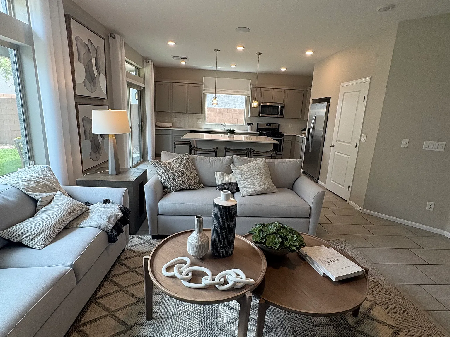4 bed, 3.5 bath, 2745 sqft, $3,850 — Photo 2