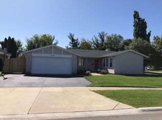 1061 Conrad Ct, Elk Grove Village, IL 60007