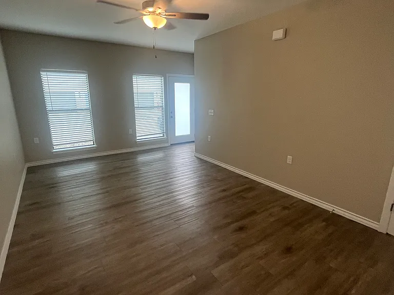 8133 W 7th St — Photo 5