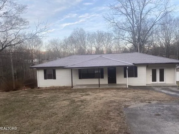 214 Clear Lake Dr, Jacksboro, TN 37757