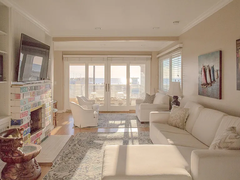 3003 Ocean Front Walk #1/2 — Photo 11