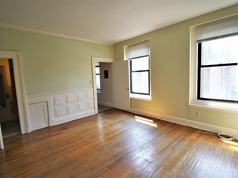 920 Saint Paul St — Photo 10