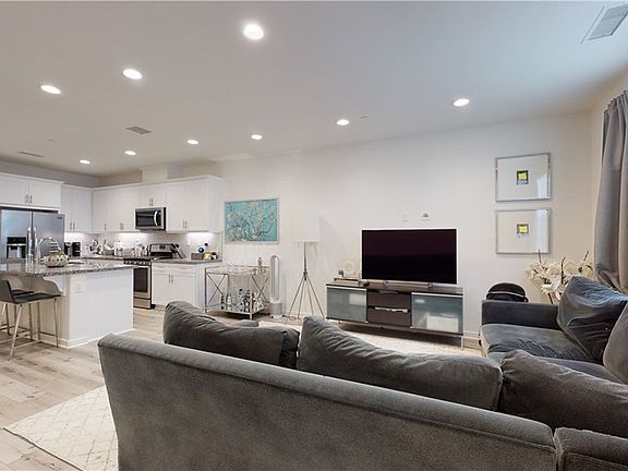 3rd image of 28644 Jardineras Dr