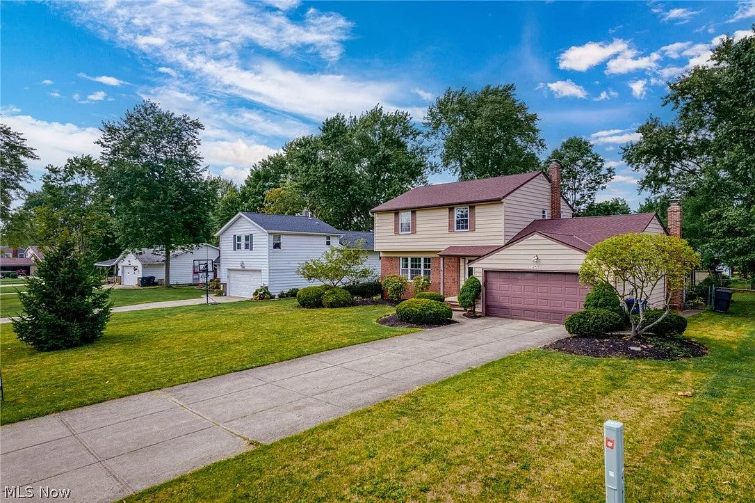 4 bed, 2.5 bath, 2444 sqft, $3,000 — Photo 2