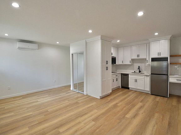 4th image of 12241 Burbank Blvd #117
