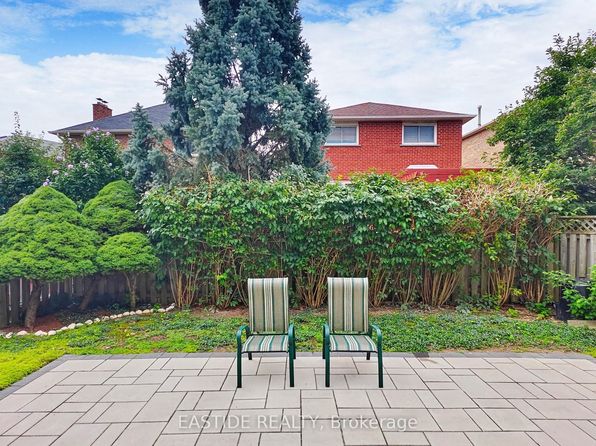 3282 Dragon Dr, Mississauga, ON L5B 3G7