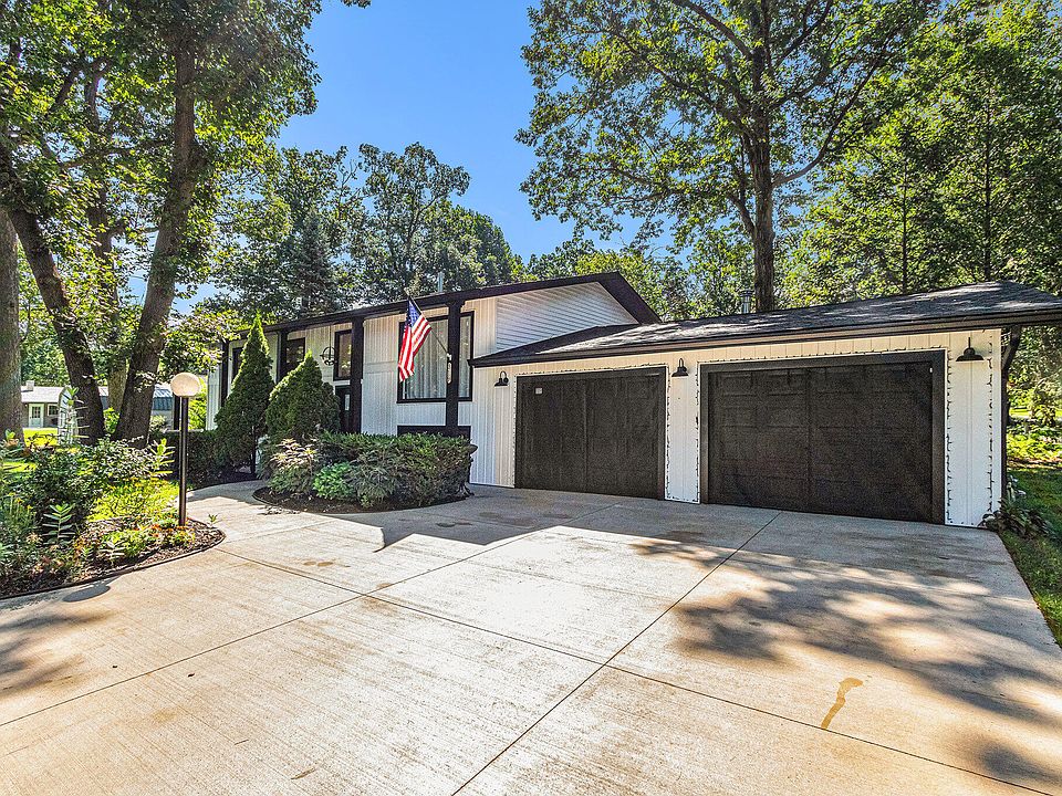 819 W Michigan St, New Buffalo, MI 49117 | MLS #25022791 | Zillow