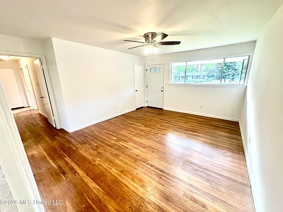 3rd image of 1009 S Jackson St