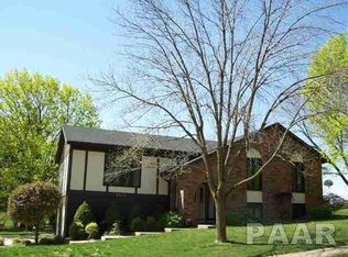 2111 Wildwood Dr, Pekin, IL