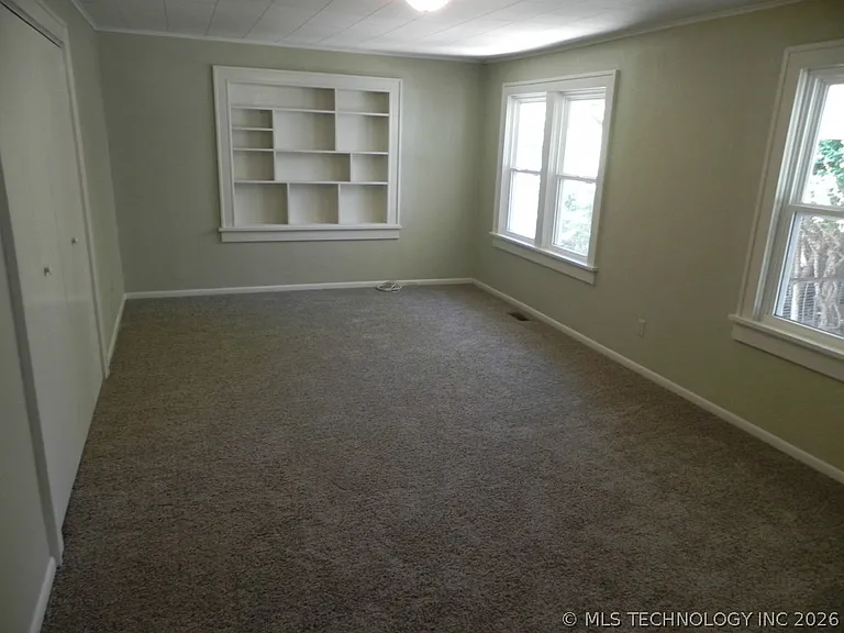 2206 E 19th St — Photo 7