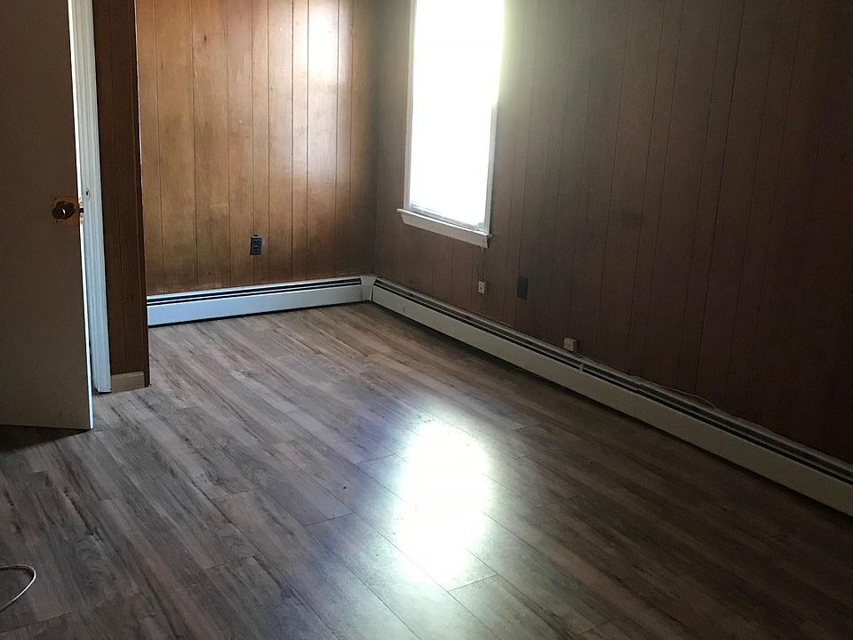 2nd image of 114 Mansion St #2