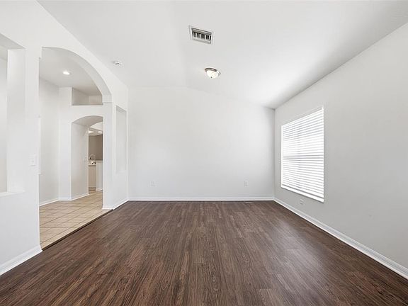 5th image of 22611 Roderick Dr