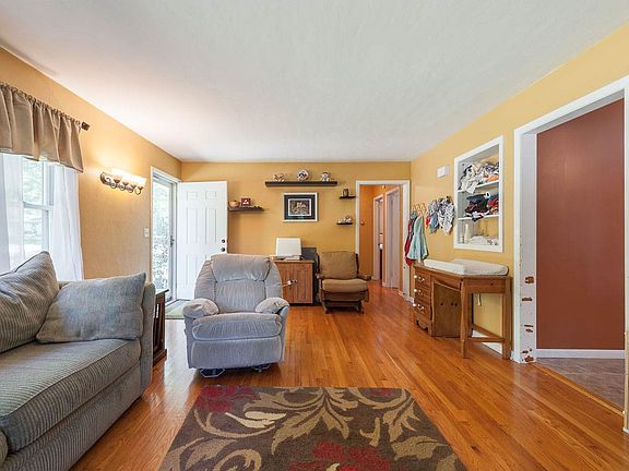 4th image of 3801 S Sharon Dr