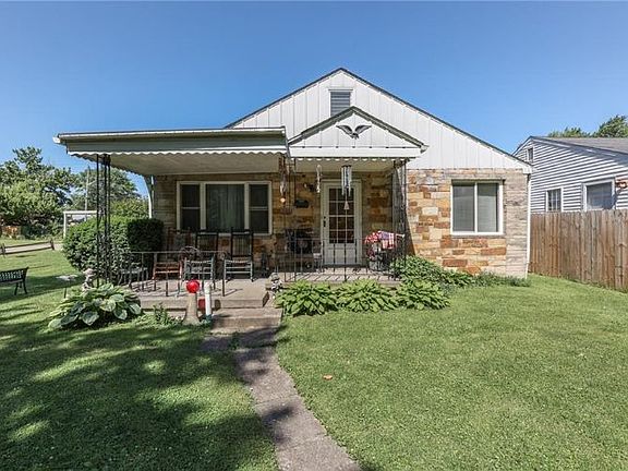 2nd image of 2442 Villa Ave