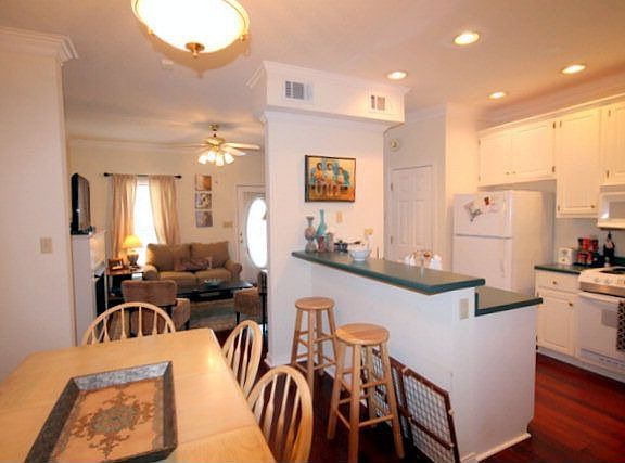 3rd image of 1756 Jefferson Ave APT 120