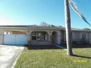 392 NE Cullman Ct, Port Saint Lucie, FL 34983