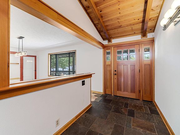 3rd image of 13939 Florence Way