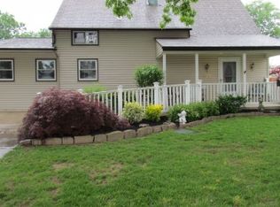 126 N Park Dr, Levittown, PA