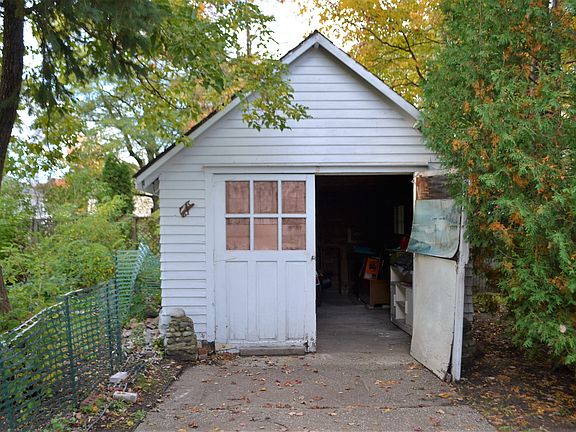 2nd image of 1727 Longyear Ave