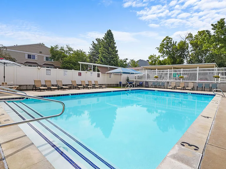 Highland Pointe Apartments — Photo 8