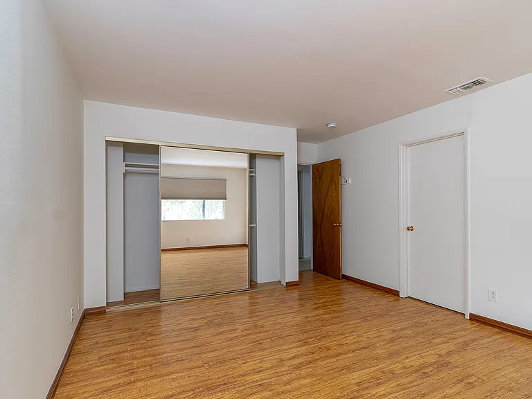 4130 Vinton Ave — Photo 7