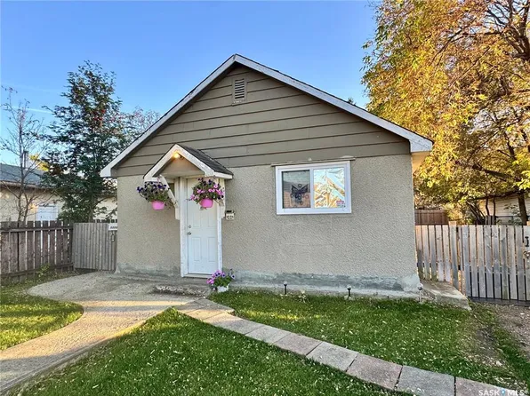 1221 14th STREET W, Prince Albert, SK S6V 3M8
