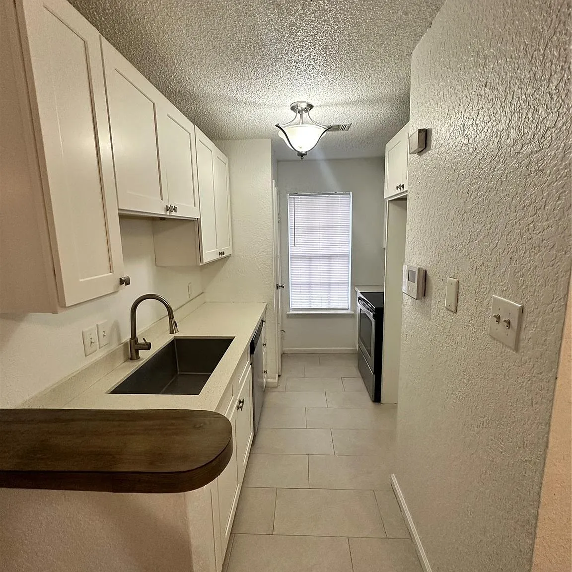 3 bed, 2.0 bath, 1191 sqft, $1,600 — Photo 4