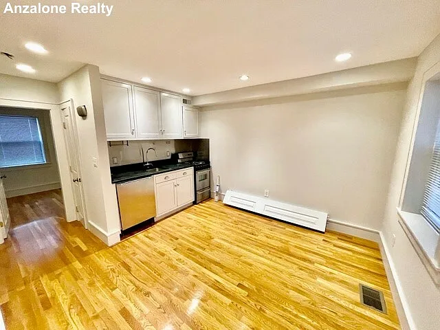 1 bed, 350 sqft, $2,600 — Photo 3