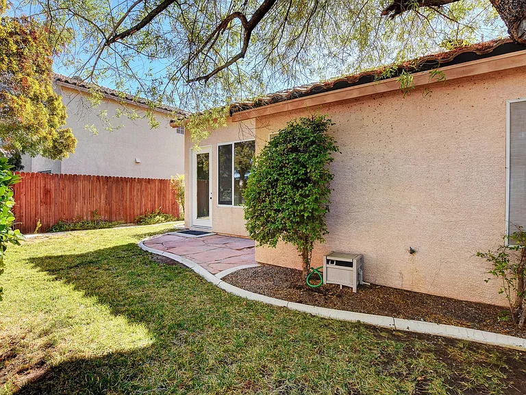 7616 Vista Hills Dr — Photo 3