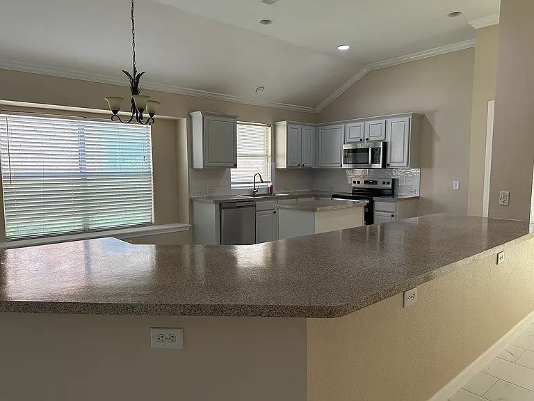 6609 Fairglen Dr — Photo 23