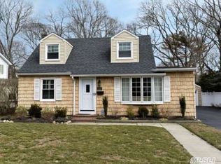 133 Rollstone Ave, West Sayville, NY 11796