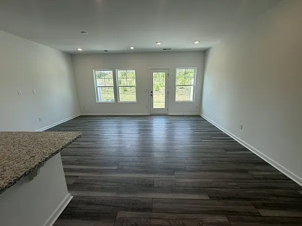 445 Venetian Dr — Photo 5