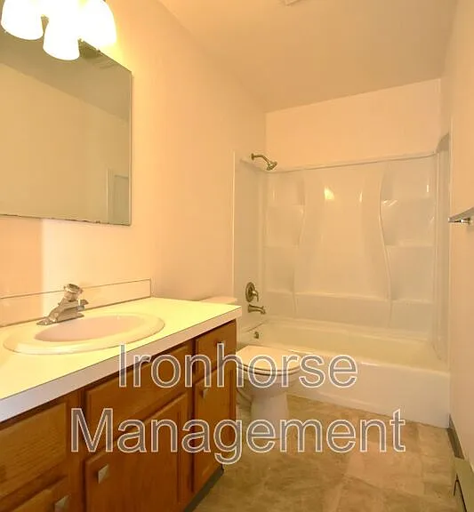 811 W Villard St #63 — Photo 9