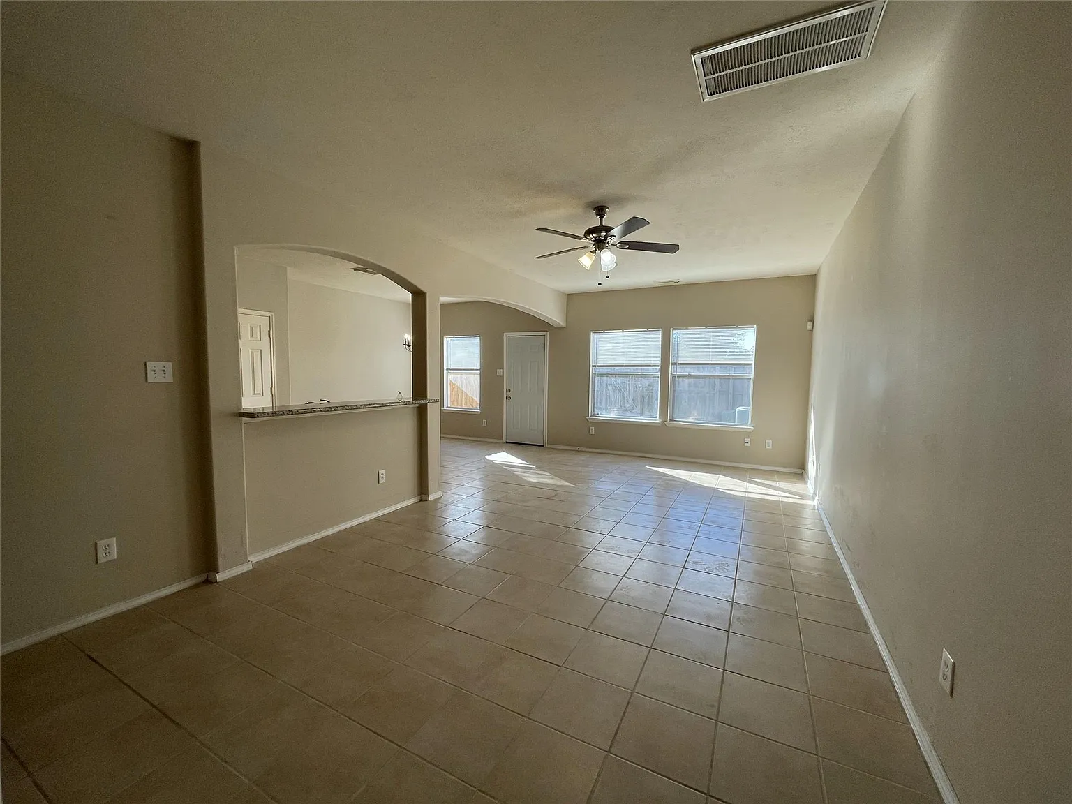 3 bed, 2.5 bath, 1907 sqft, $1,800 — Photo 4
