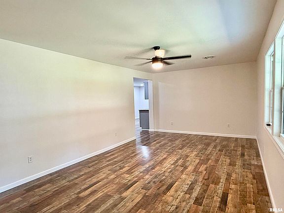 5th image of 101 Oak Dr