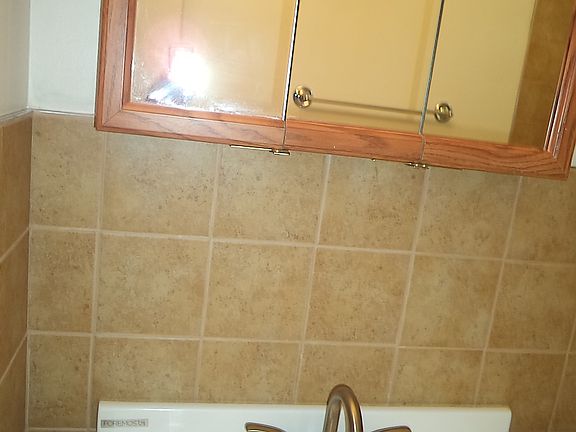5th image of 870 Omard Dr