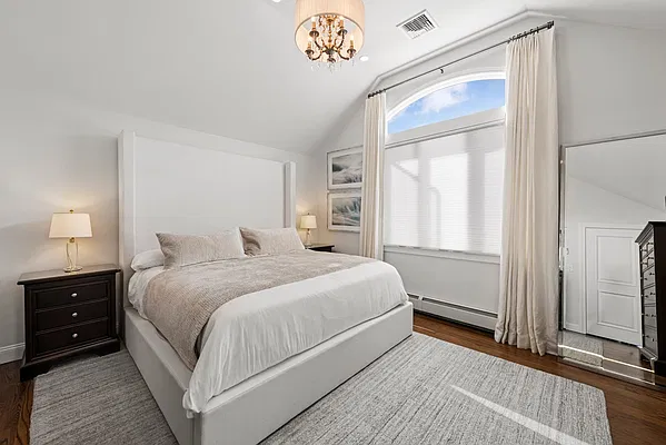 Sold by Nest Seekers International | media 11
