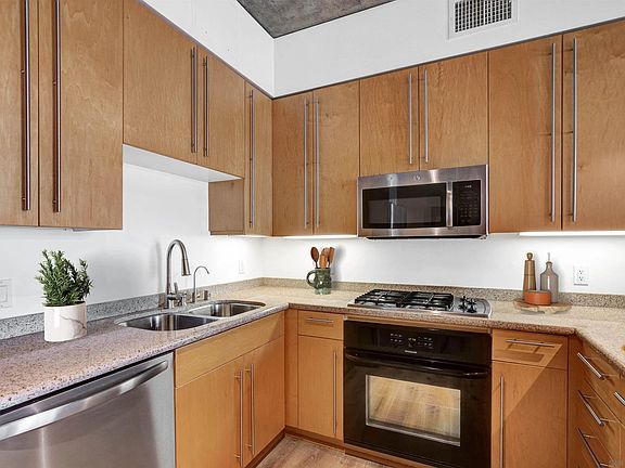 3rd image of 801 Ash St Unit 304