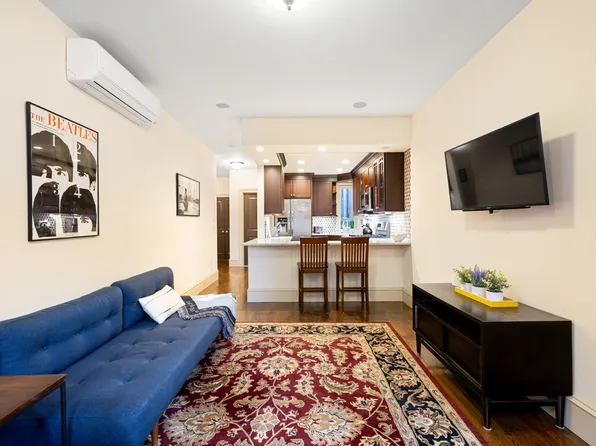 69 Pineapple Street image 1 of 11