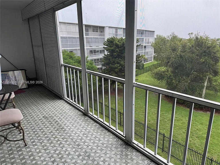950 Hillcrest Dr #411 — Photo 18