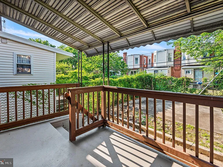 5011 Larchwood Ave — Photo 26